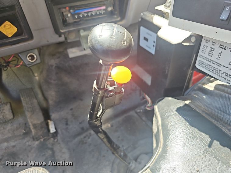 image for item NX9055 1996 Ford F800 oil distributor truck