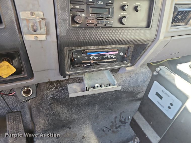 image for item NX9055 1996 Ford F800 oil distributor truck