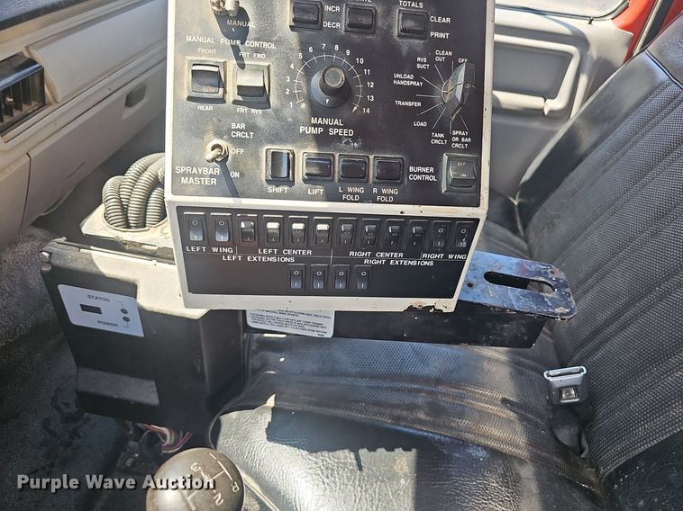 image for item NX9055 1996 Ford F800 oil distributor truck