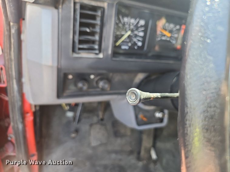 image for item NX9055 1996 Ford F800 oil distributor truck