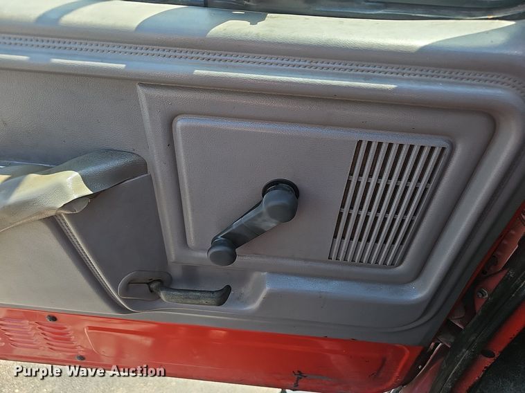 image for item NX9055 1996 Ford F800 oil distributor truck