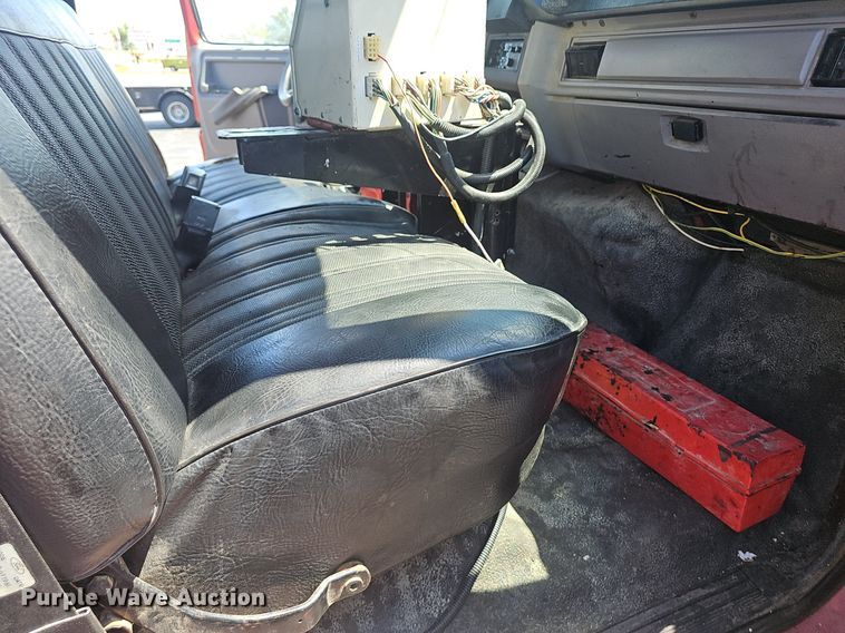 image for item NX9055 1996 Ford F800 oil distributor truck