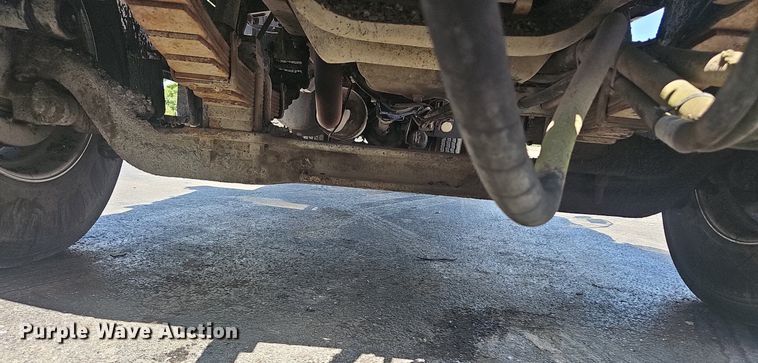 image for item NX9055 1996 Ford F800 oil distributor truck