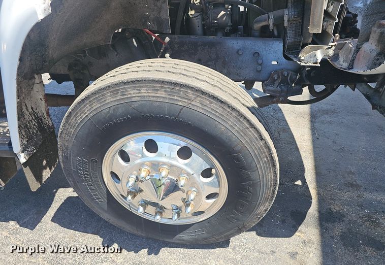 image for item NX9055 1996 Ford F800 oil distributor truck