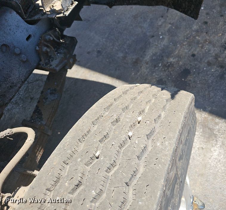 image for item NX9055 1996 Ford F800 oil distributor truck