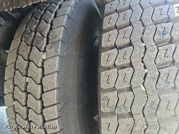 image for item NX9055 1996 Ford F800 oil distributor truck