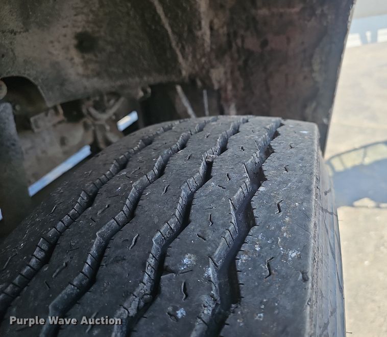 image for item NX9055 1996 Ford F800 oil distributor truck