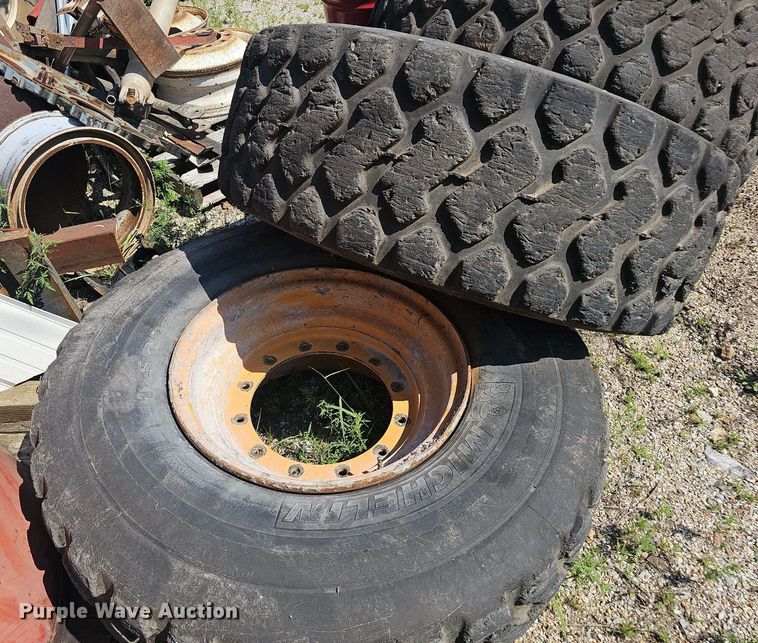 image for item NX9068 (4) 17.5R25 tires and wheels