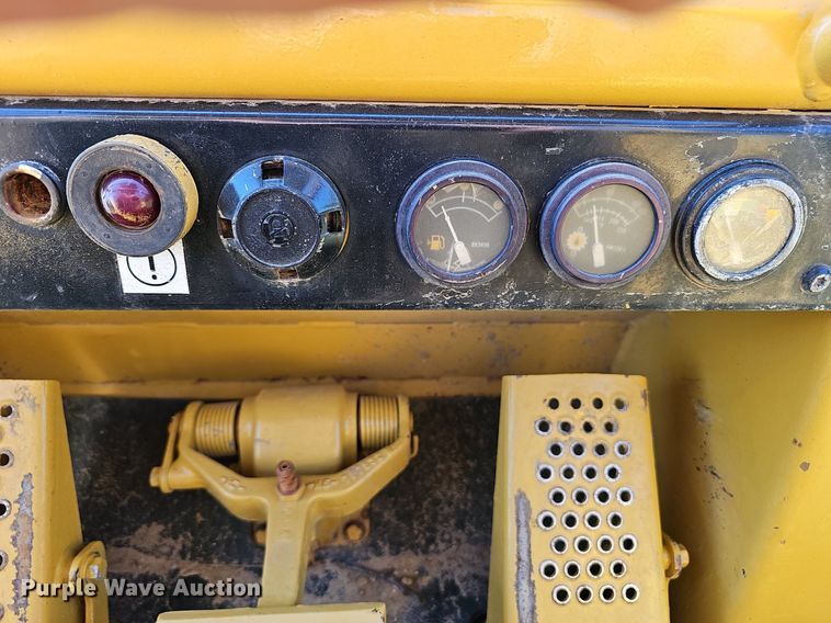 image for item NX9093 1998 Caterpillar  963B track loader