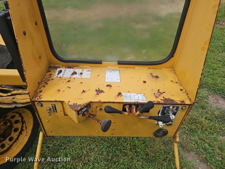 image for item NX9156 Vermeer  SC752 stump grinder