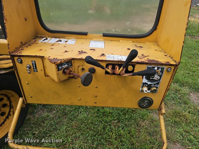 image for item NX9156 Vermeer  SC752 stump grinder