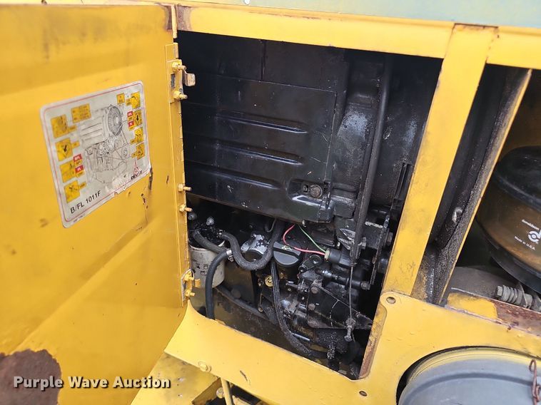 image for item NX9156 Vermeer  SC752 stump grinder