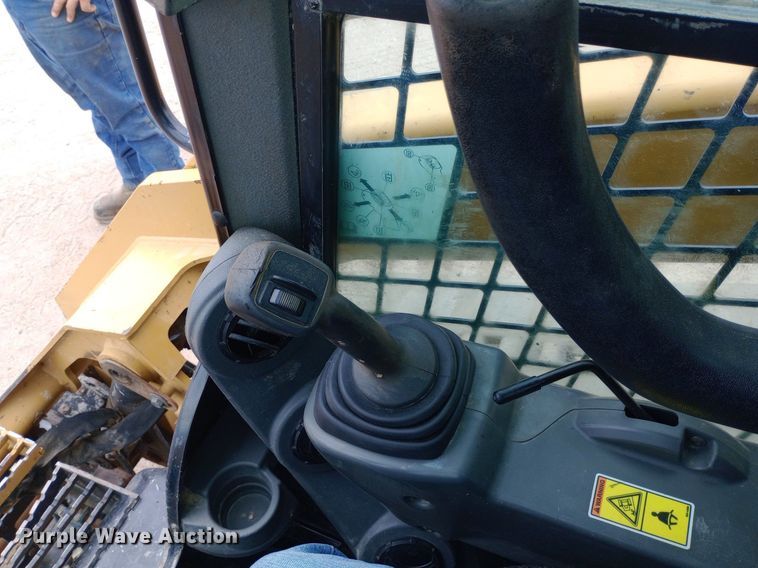 image for item NY9428 2016 Caterpillar 289D skid steer loader