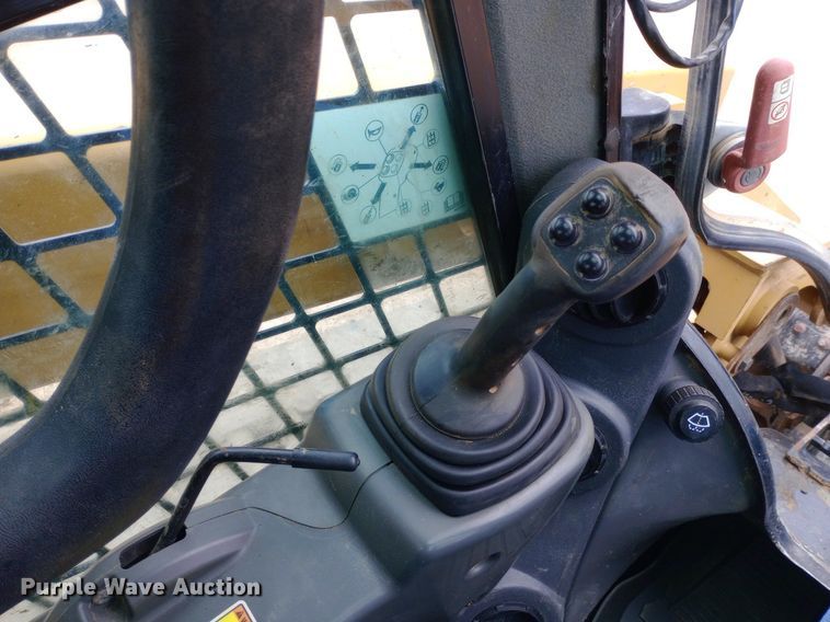 image for item NY9428 2016 Caterpillar 289D skid steer loader
