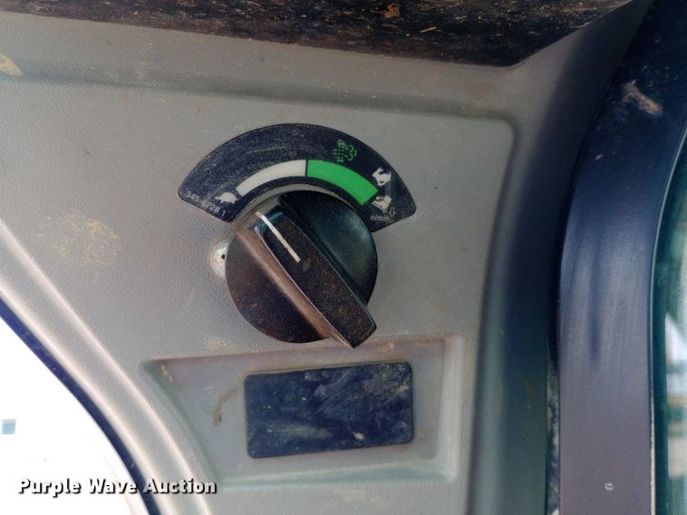 image for item NY9428 2016 Caterpillar 289D skid steer loader