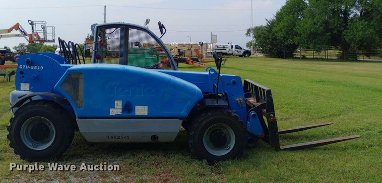 image for item NY9438 2013 Genie GTH-5519 telehandler