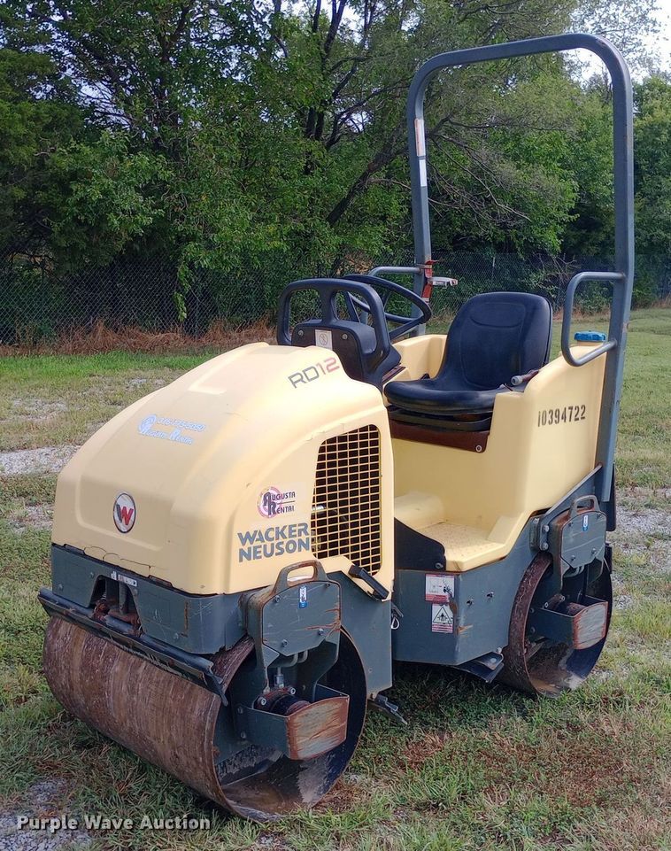 image for item NY9439 2015 Wacker Neuson RD12 double drum vibratory roller