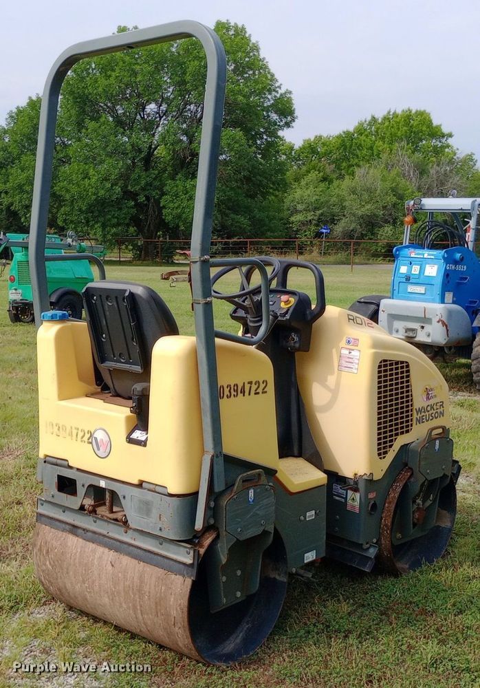 image for item NY9439 2015 Wacker Neuson RD12 double drum vibratory roller