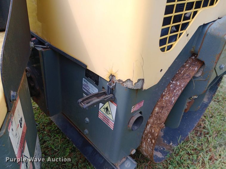 image for item NY9439 2015 Wacker Neuson RD12 double drum vibratory roller