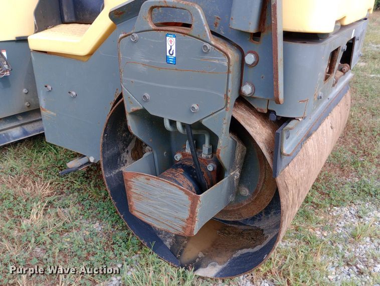 image for item NY9439 2015 Wacker Neuson RD12 double drum vibratory roller