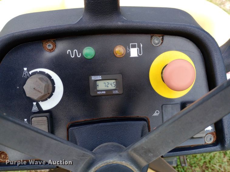 image for item NY9439 2015 Wacker Neuson RD12 double drum vibratory roller