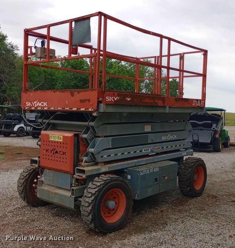 image for item NY9443 2003 Skyjack  SJ7135 scissor lift
