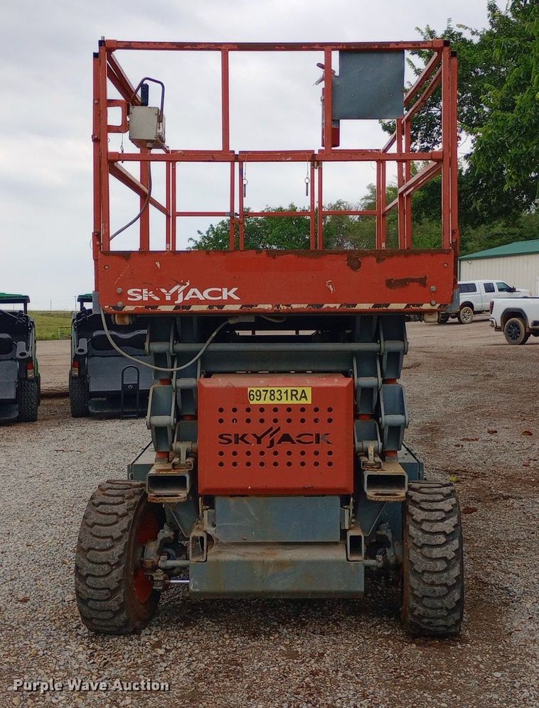 image for item NY9443 2003 Skyjack  SJ7135 scissor lift
