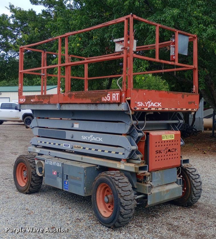 image for item NY9443 2003 Skyjack  SJ7135 scissor lift