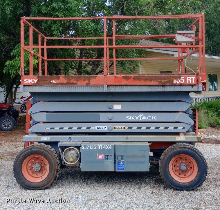 image for item NY9443 2003 Skyjack  SJ7135 scissor lift