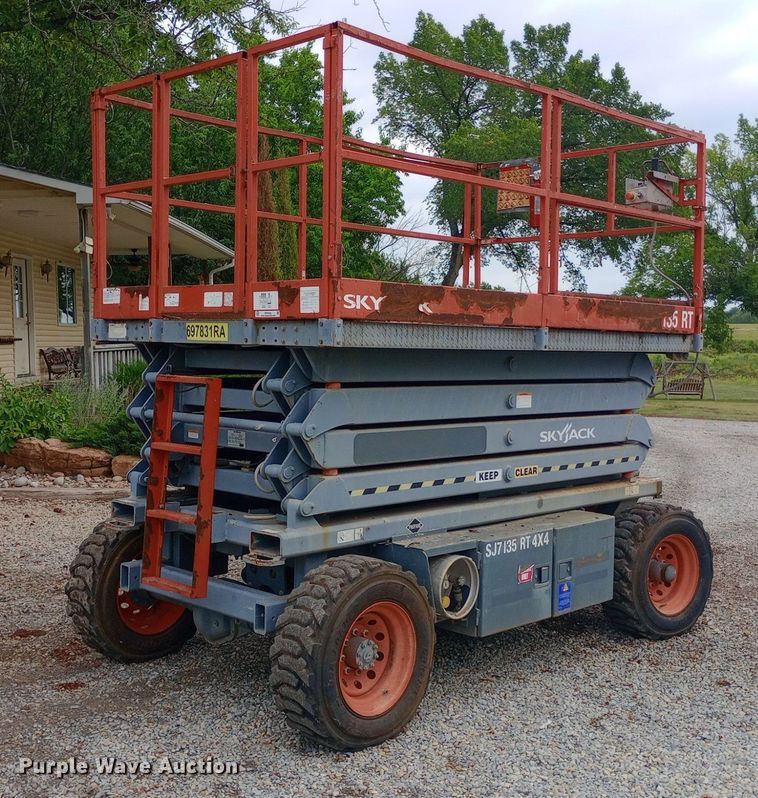 image for item NY9443 2003 Skyjack  SJ7135 scissor lift