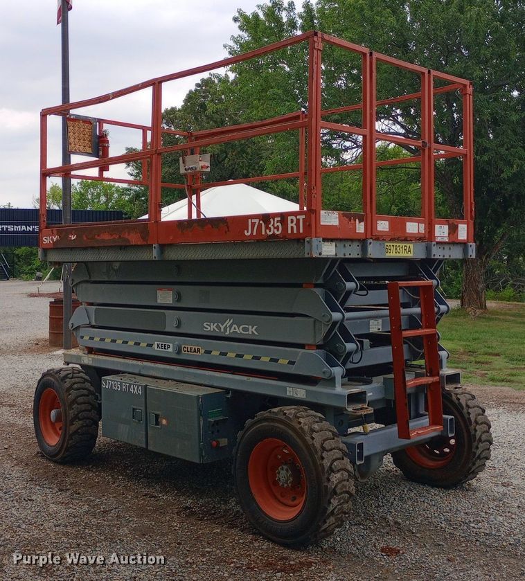 image for item NY9443 2003 Skyjack  SJ7135 scissor lift
