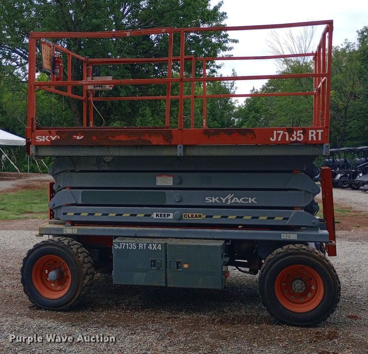 image for item NY9443 2003 Skyjack  SJ7135 scissor lift