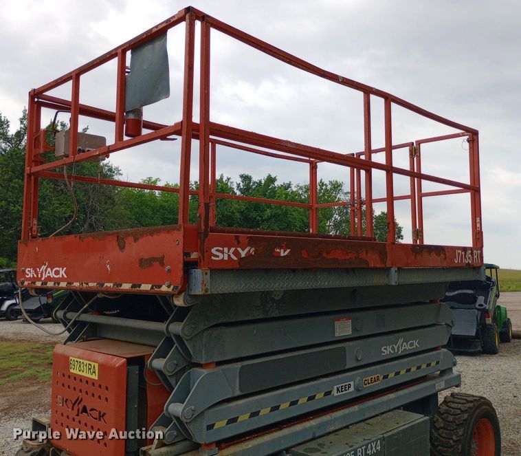 image for item NY9443 2003 Skyjack  SJ7135 scissor lift