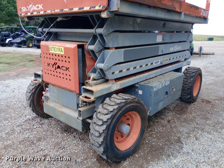 image for item NY9443 2003 Skyjack  SJ7135 scissor lift