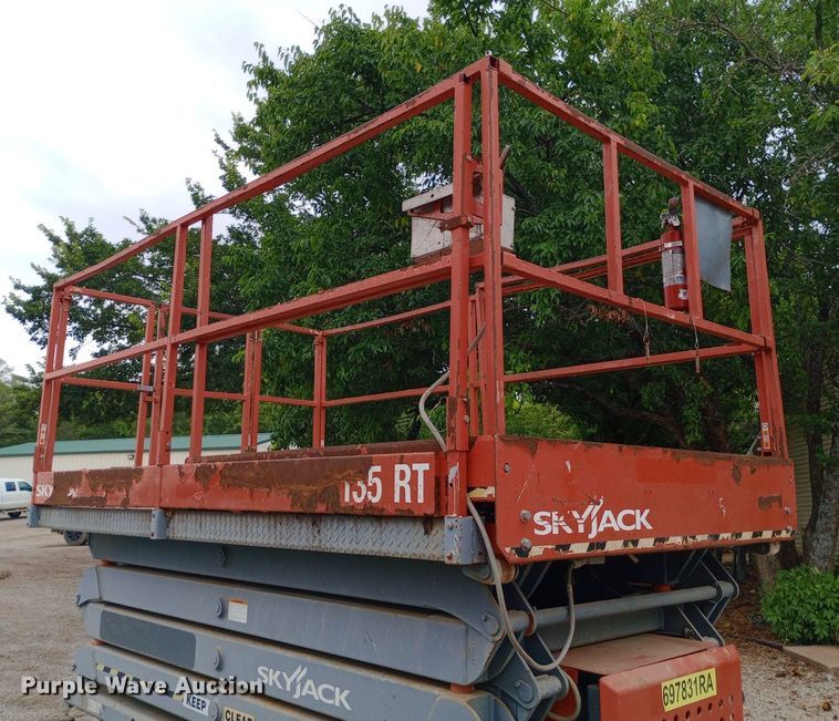 image for item NY9443 2003 Skyjack  SJ7135 scissor lift