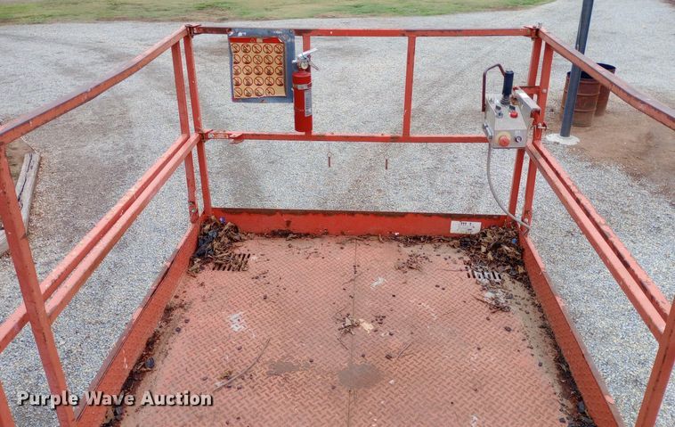 image for item NY9443 2003 Skyjack  SJ7135 scissor lift