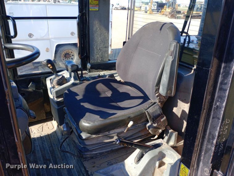 image for item NY9470 2004 Caterpillar  924G wheel loader