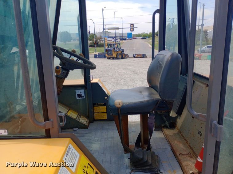 image for item NY9497 1998 JCB 930 forklift