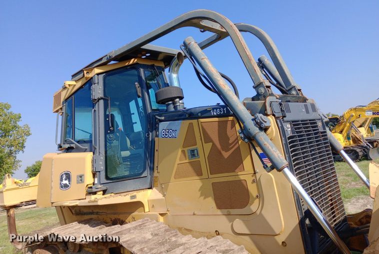 image for item NY9502 2013 John Deere 850K dozer