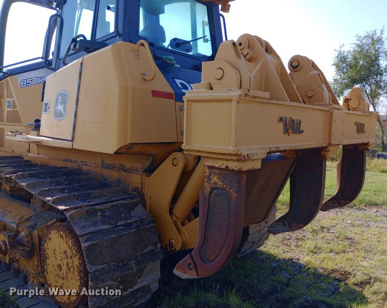 image for item NY9502 2013 John Deere 850K dozer