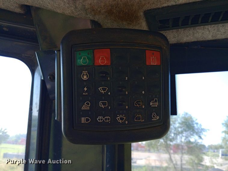 image for item NY9502 2013 John Deere 850K dozer