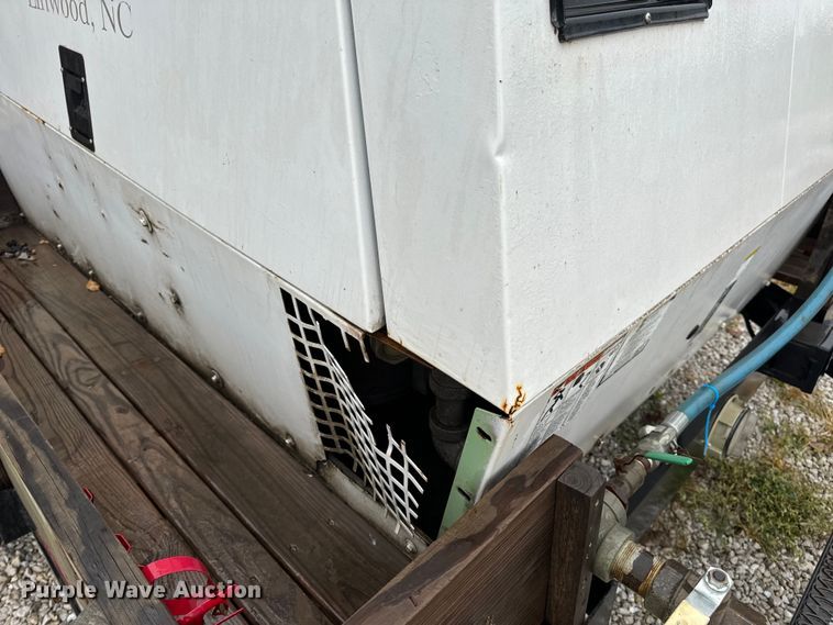 image for item OF9952 Sullair 375H air compressor