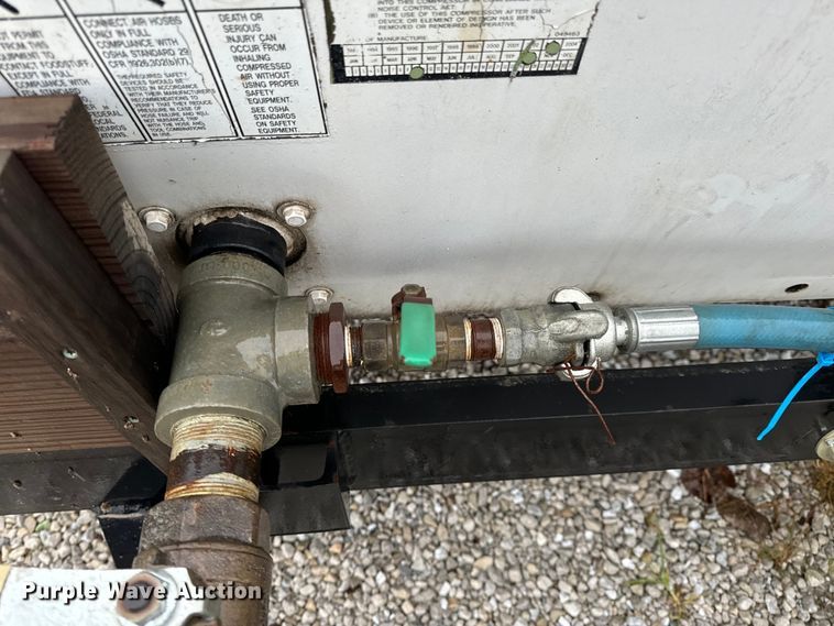 image for item OF9952 Sullair 375H air compressor