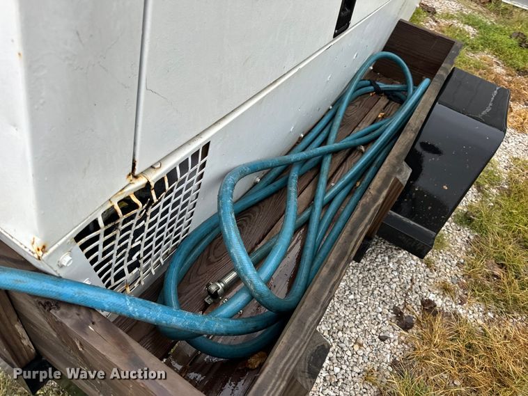 image for item OF9952 Sullair 375H air compressor