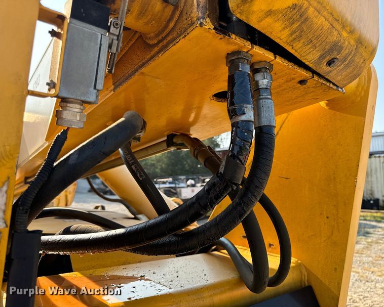 image for item OF9971 2006 Pettibone 8044 telehandler