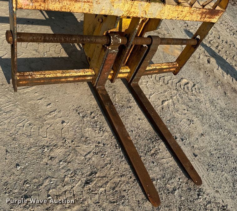 image for item OF9971 2006 Pettibone 8044 telehandler