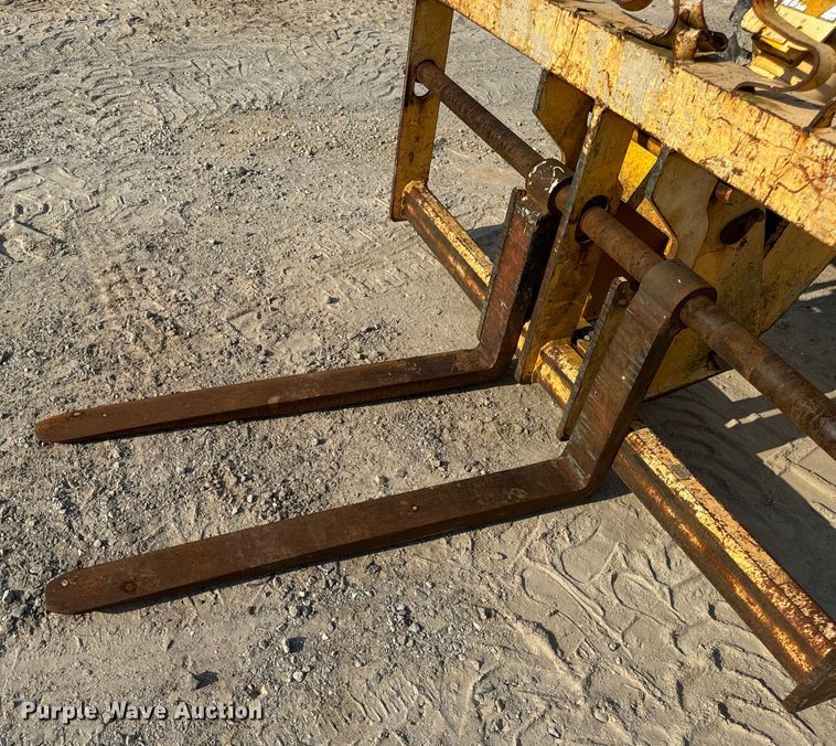 image for item OF9971 2006 Pettibone 8044 telehandler