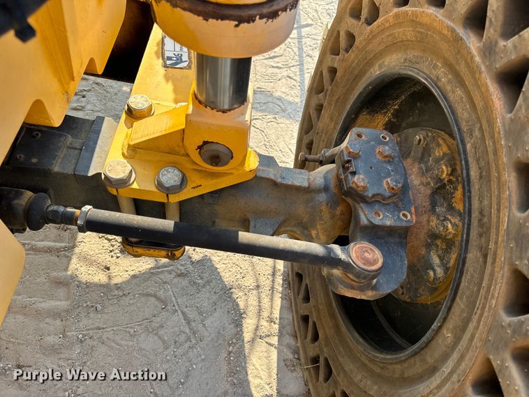 image for item OF9971 2006 Pettibone 8044 telehandler