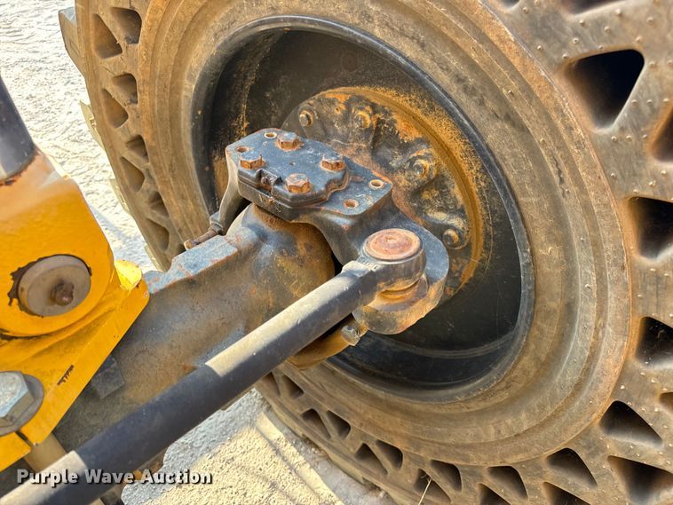 image for item OF9971 2006 Pettibone 8044 telehandler