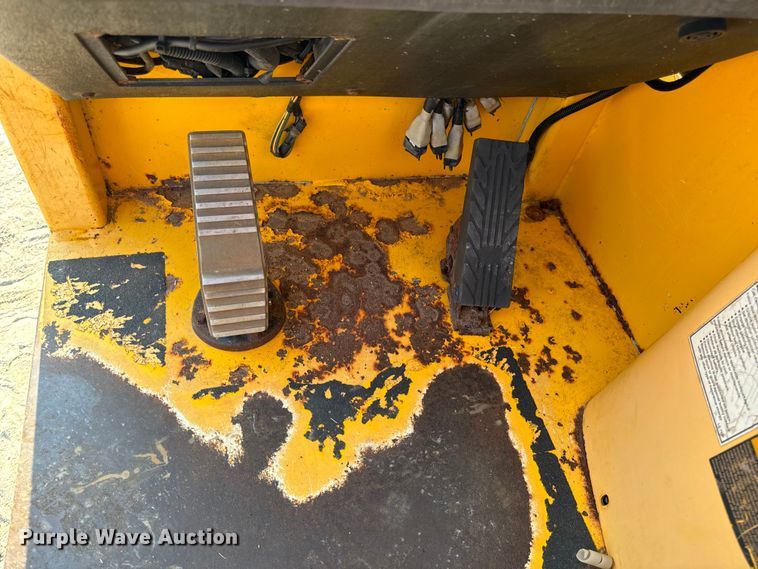 image for item OF9971 2006 Pettibone 8044 telehandler